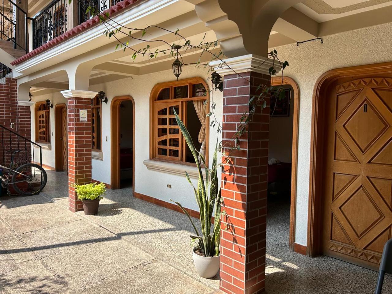 Posada Don Miguel Panajachel Esterno foto