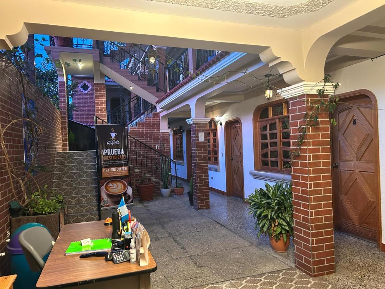 Posada Don Miguel Panajachel Esterno foto